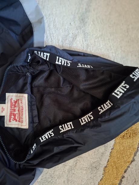Predám novú bundu zn.levis velk .152, levis,152