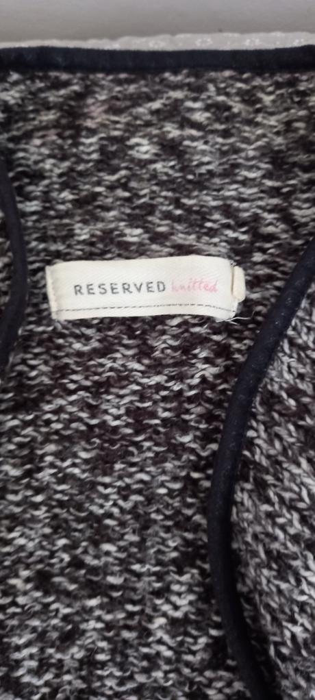 Sveter, reserved,s