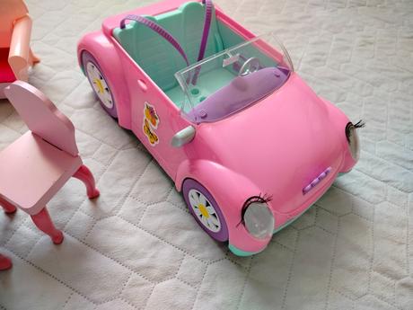 Nábytok a auto pre barbie, 