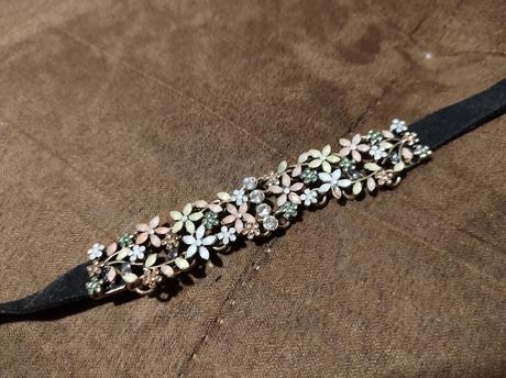 Choker náhrdelník, stradivarius