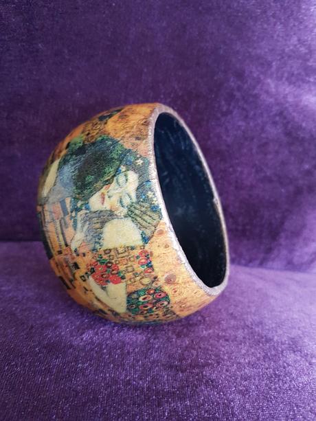 Drevený náramok s motívom klimta, 