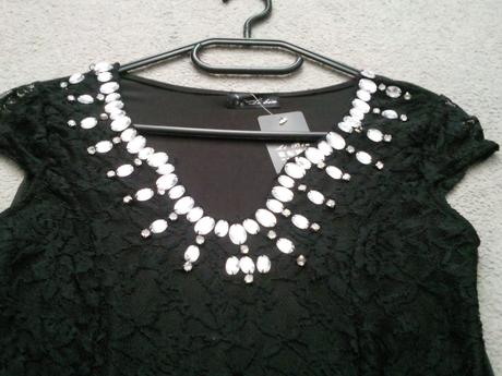 Top/tričko - s, z predu je vyložený kamienkami, s