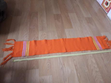 Vesely oranzovy salik a ciapka s tucniacikom, 92