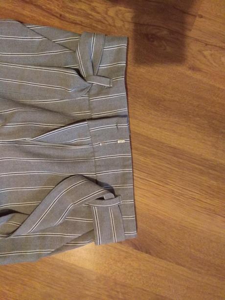 Nohavice širokého strihu s viazaním, s