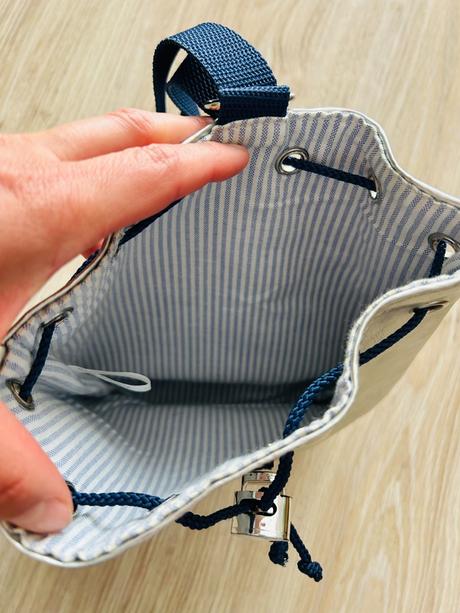 Skvelý vintage ruksak značky tommy hilfiger, tommy hilfiger