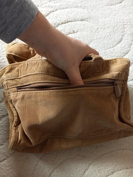 Mencestrova handy kabelka,