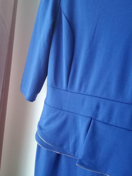 Šaty kráľovskymodrej farby, l