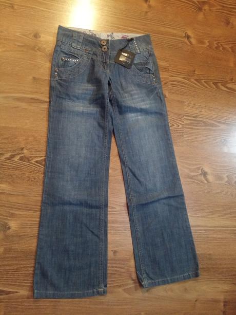 Rifle nenosené moderné s kamienkami, rovný strih, denim,34