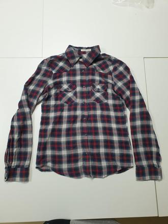 Moderná kockovaná košeľa, s