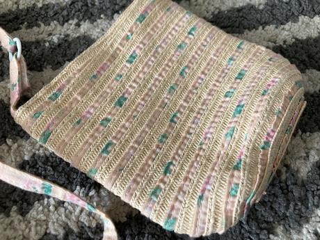 Malá slamená kabelka, 