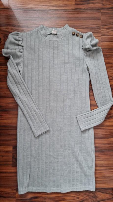 Upletove šaty, 146