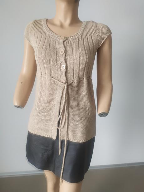 C 26  svetrik telovy  raz obleceny, atmosphere,s