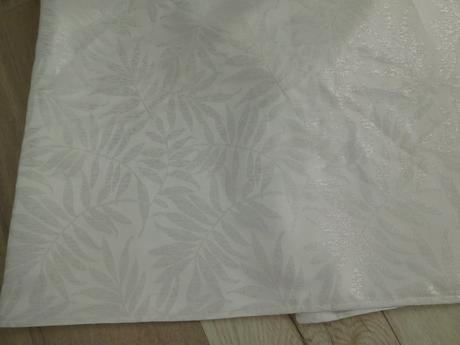 Závesy bielo perleťové vzorované, 