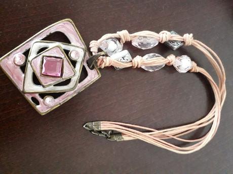 Náhrdelník ružový,