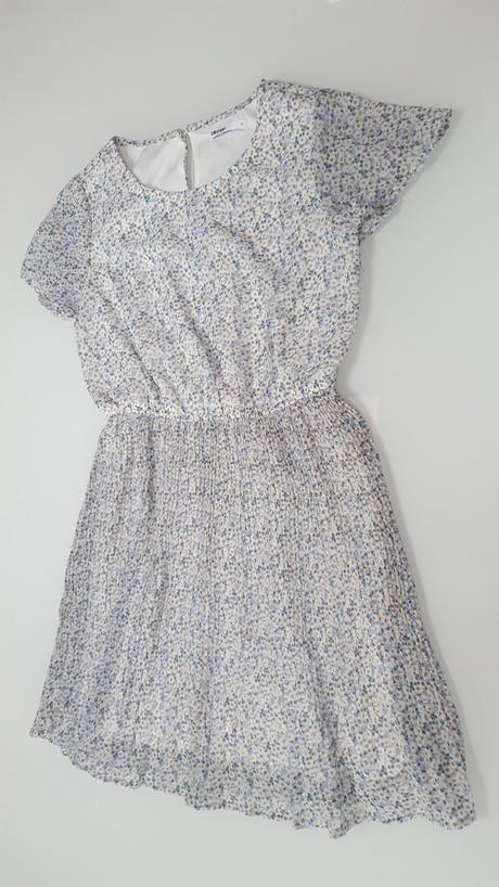 Kvetinové šaty  s plisovanou  suknou, s