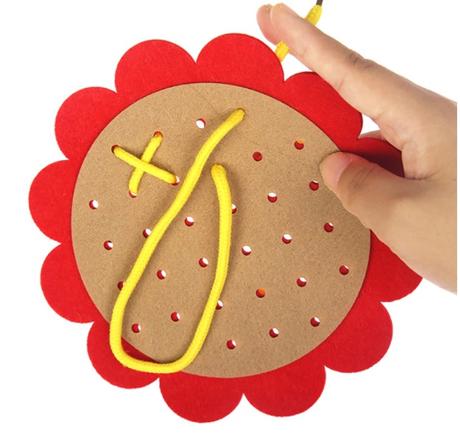 Montessori hračka - kvet na zošívanie - 3 farby, 