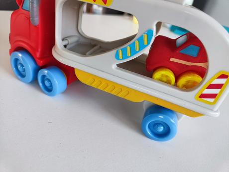 Kamión s autičkom, 