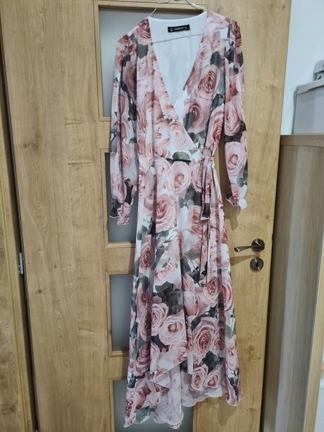 Spoločenské kvetované šaty, 40