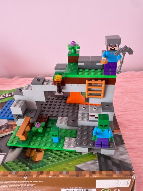 Lego minecraft 21141 jaskyňa so zombie, 