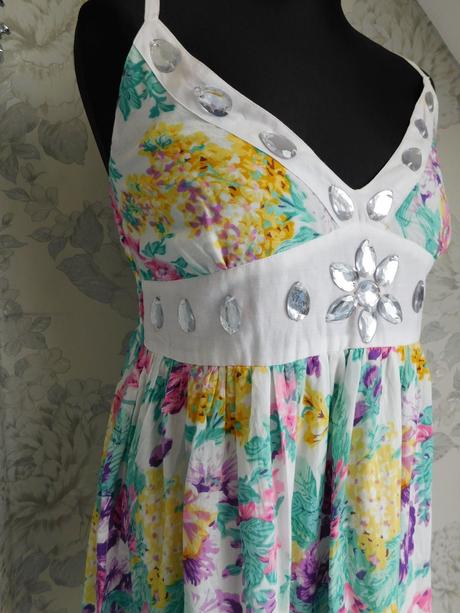 Velmi pekne letne šaty, 40 / l