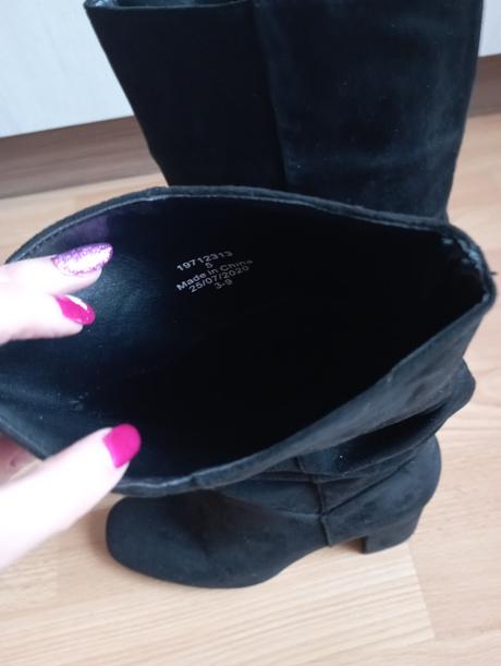 Nenosené semišové čižmičky, 38