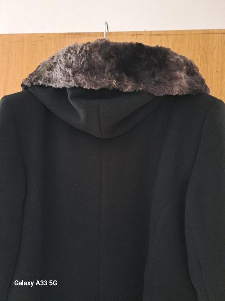 Čierny kabát č.44 s kapucňou, 44