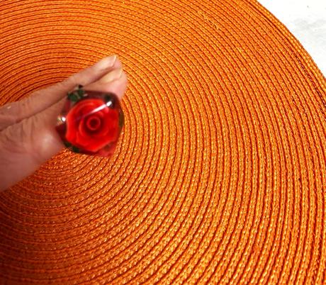 Masívny prsteň z plexiskla, 