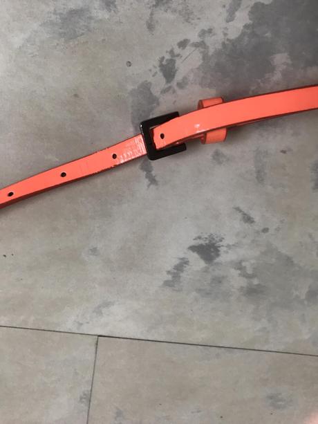 Tenký neónkový opasok, 