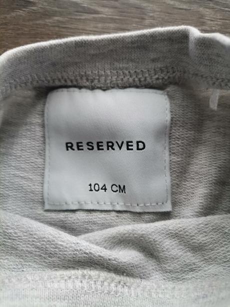 Mikina s pudlíkmi, reserved,104