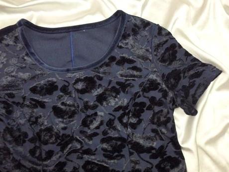 Tmavomodré zamatové šaty, m