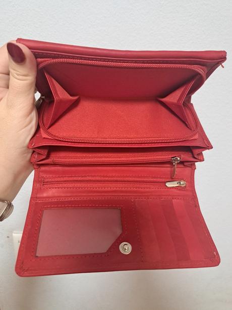 Červená kožená peňaženka dámska, 