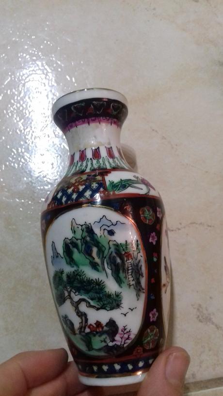 Vazicka - cinsky porcelan,