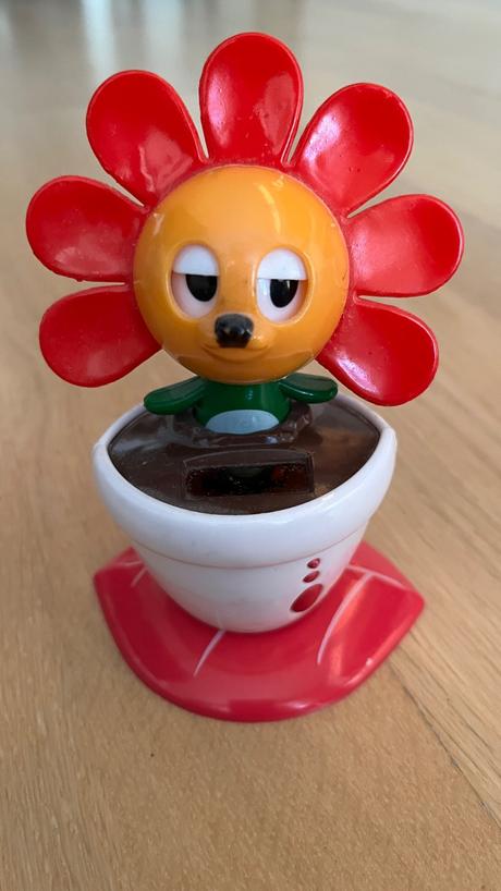 Retro plastová kvetinka, 