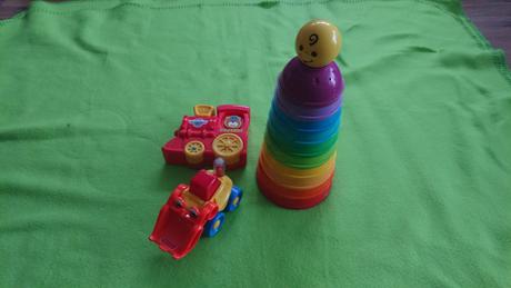 Prvé hračky fisher price skladačka s rolničkou, 