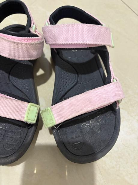 Sandálky, sinsay,31