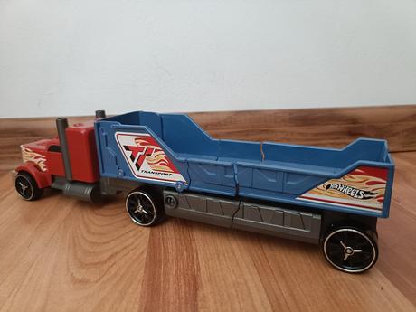 Kamion hot wheels,
