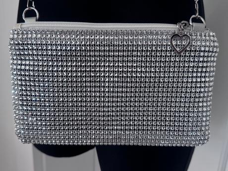 Trblietavá kabelka,