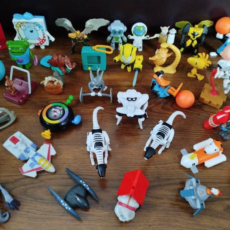 Hračky mc donald's,