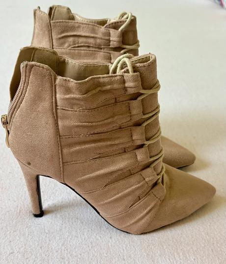 Členkové čižmy na opätku, 35