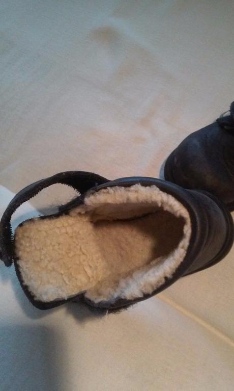 Teplé pevné topánky, 20