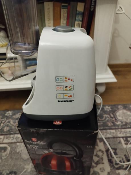 Eletrický strúhač, krájač., 