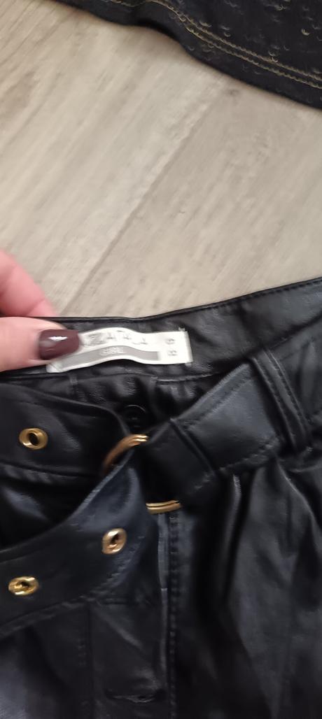 Koženkové kraťasy + tričko s flitrami, piazza italia,134