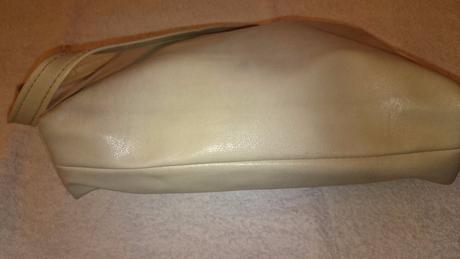 Kabelka kremovej farby na donosenie,