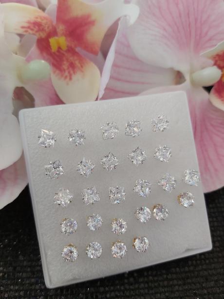 Náušničky s kamienkom (tvar kocky), 