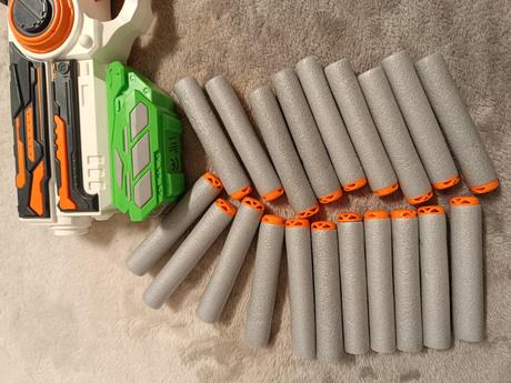 Pištoľ s nábojmi,