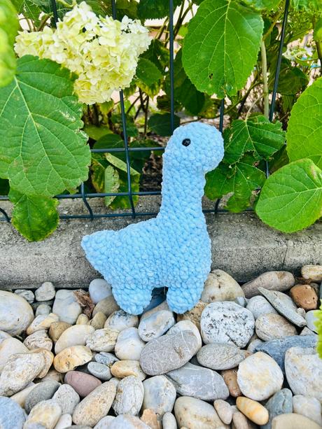 Háčkovaný dinosaurus,