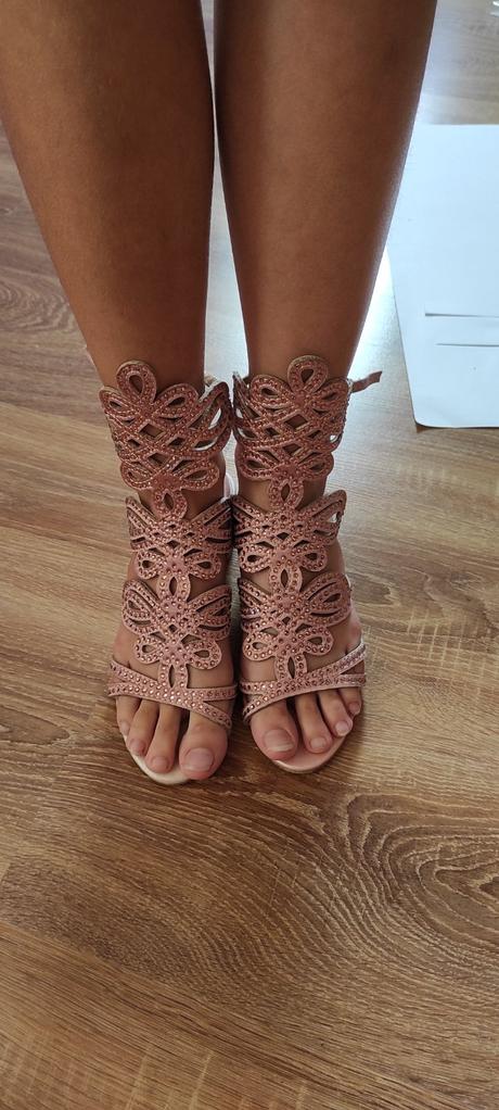 Slávnostné topanocky, 36