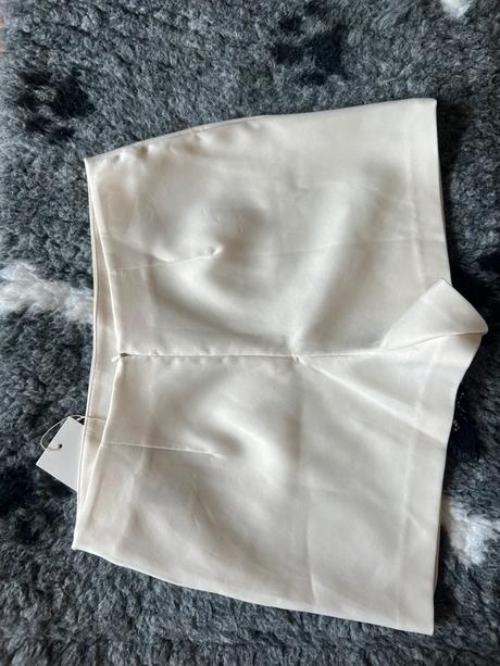 Nové krémové saténové skort zara, zara,m