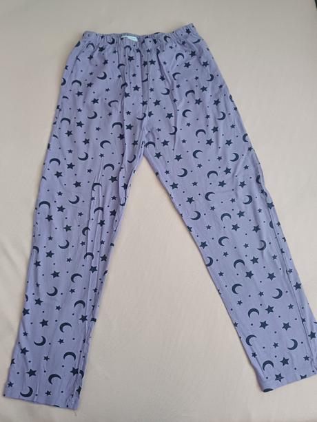 3 nohavice + pyžamové zdarma, 152