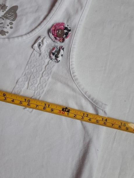 Šaty s volánovou sukňou, 152